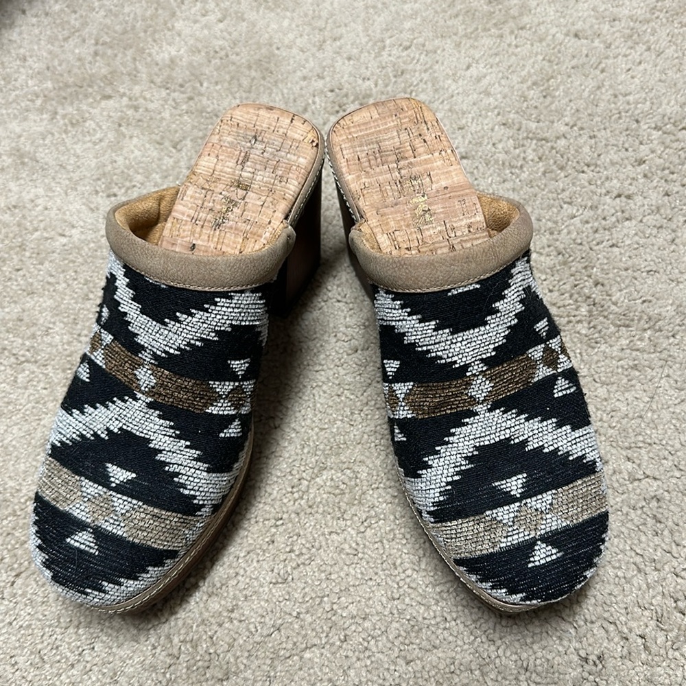 Korks brand mules